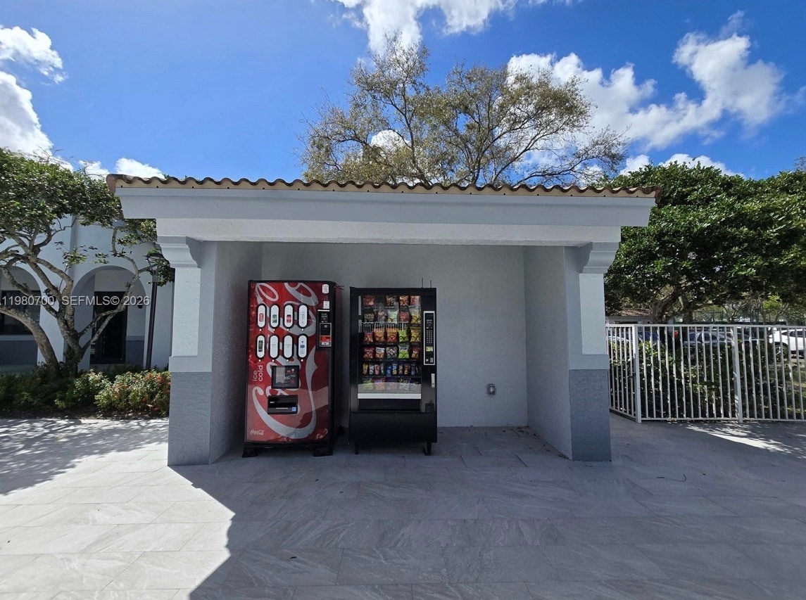 Building Photo - 2620 S University Dr