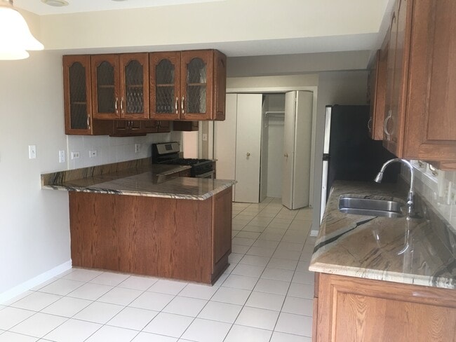 Building Photo - 3203 Sprucewood Rd