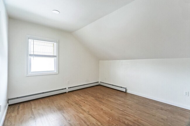 Building Photo - Fully Renovated 1+BR Apartment in Pawtucket