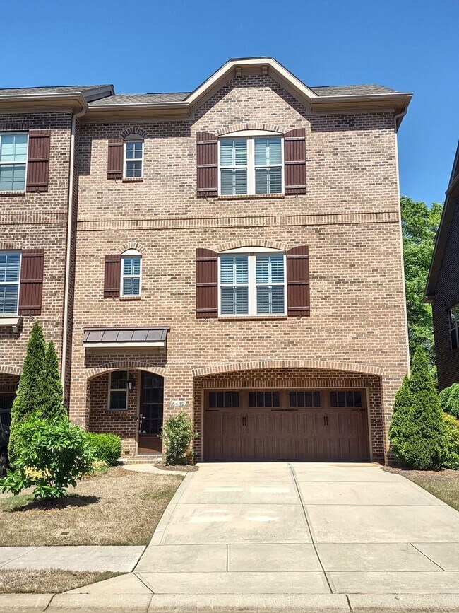 Building Photo - Luxury Townhome Available in Fairway Row C...