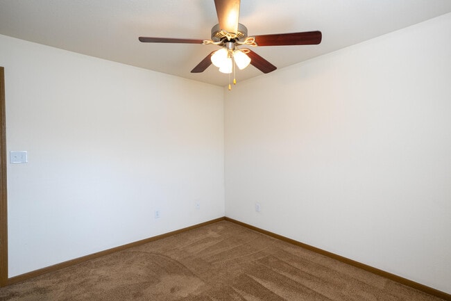 Building Photo - 601 Glenstone Dr