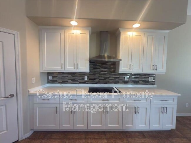 Building Photo - 749 E La Costa Dr