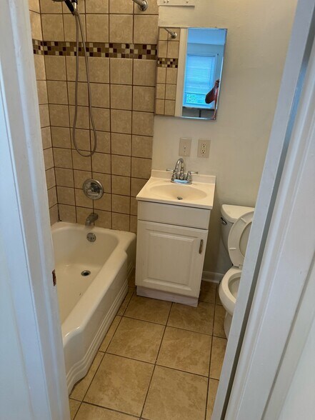 Building Photo - 30 Walnut St