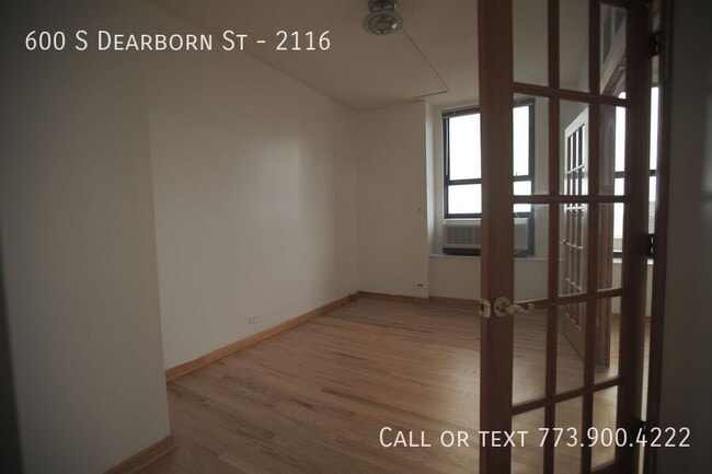 Building Photo - 600 S Dearborn St