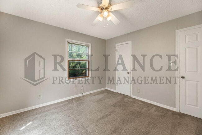 Building Photo - 607 S Christine Ave
