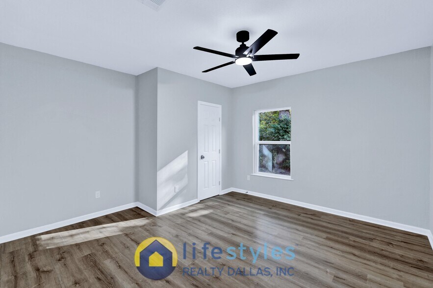 Building Photo - 520 Harlem Ave