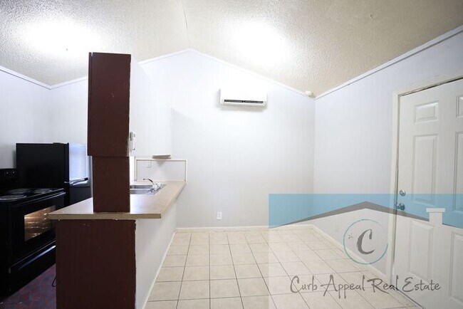 Building Photo - Move in special $400!! 1 bed, 1 bath apartment - HUD accepted!!