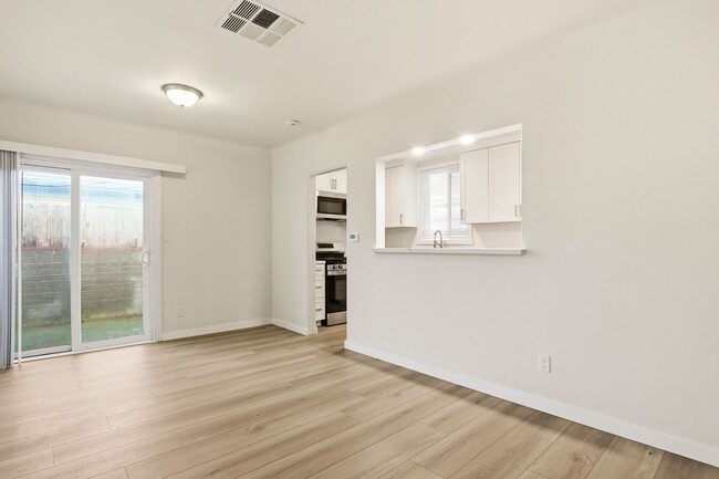 Building Photo - 1 BLOCK TO THE BEACH! COMPLETELY REMODELED 2BD/2BA OCEAN BEACH RESIDENCE - ONLY $4,495/MO!