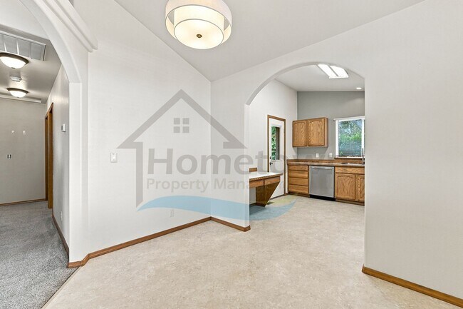 Building Photo - 7533 N Winter View Dr