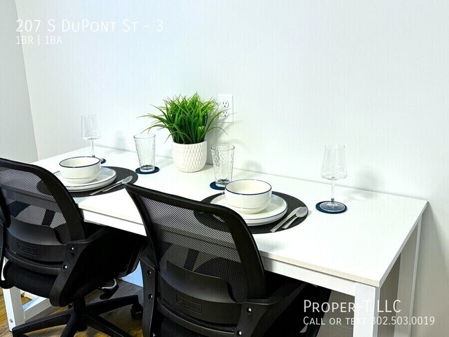 Building Photo - 207 S Dupont St