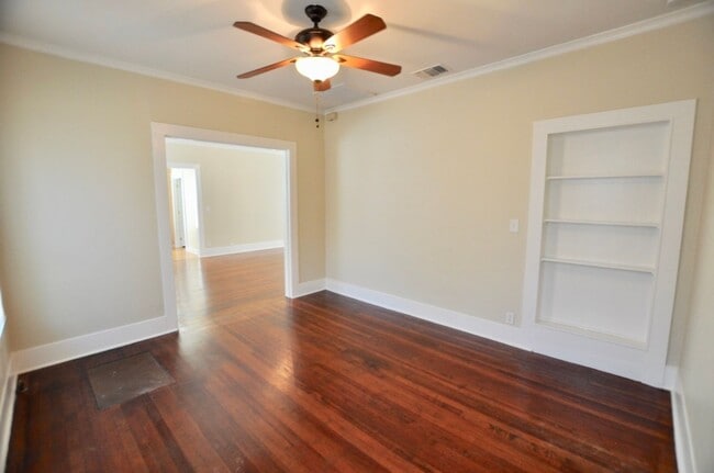 Building Photo - FOR LEASE! 3 BR - 1 BA - 1 Car Garage - 1,...
