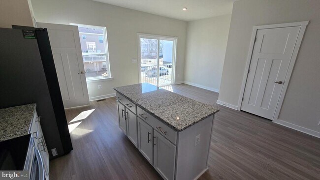 Building Photo - 66 Trotting Rd