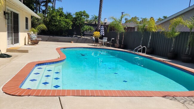 Building Photo - Stunning remodel in ideal location!