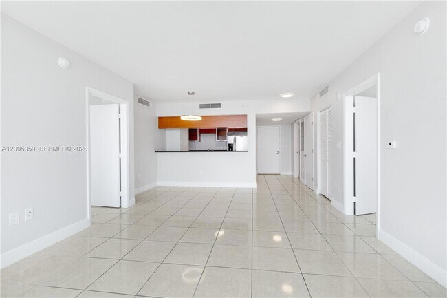 Building Photo - 1800 N Bayshore Dr