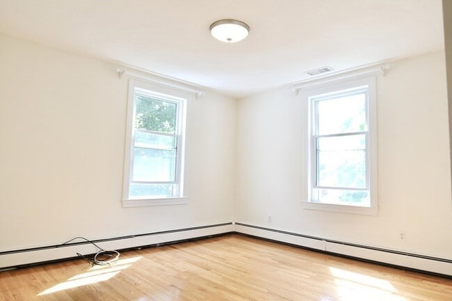 Building Photo - 120 Farwell St