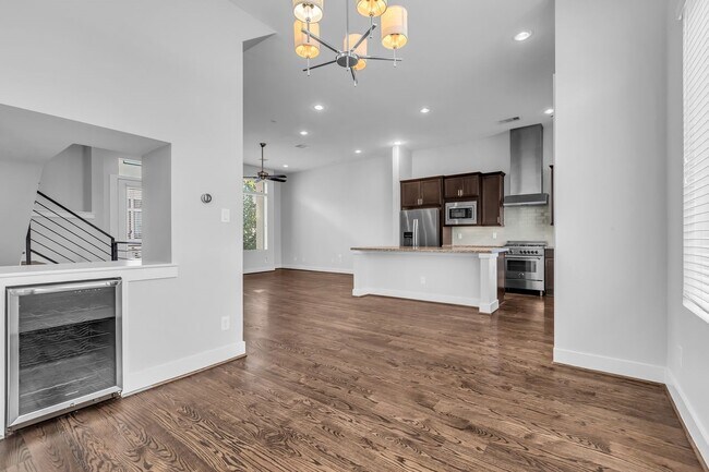 Building Photo - 1724 Ovid St