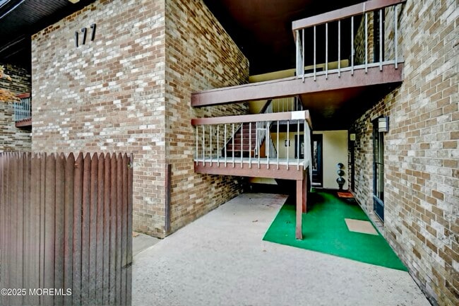 Building Photo - 177 Amberly Dr