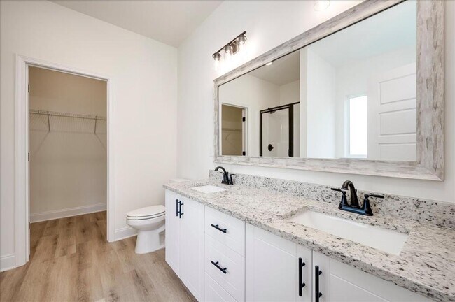 Building Photo - 814 Sweet Grass Cir
