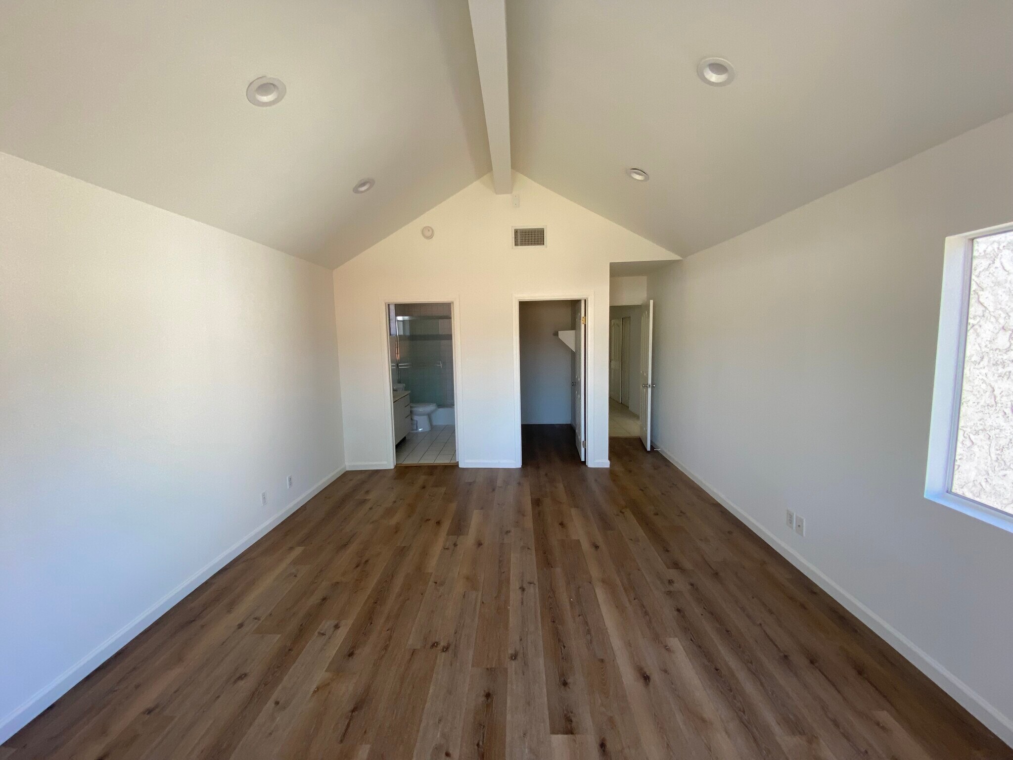 Building Photo - 6703 Katherine Ave