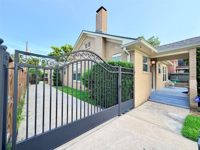 Building Photo - 8234 Bonner Dr
