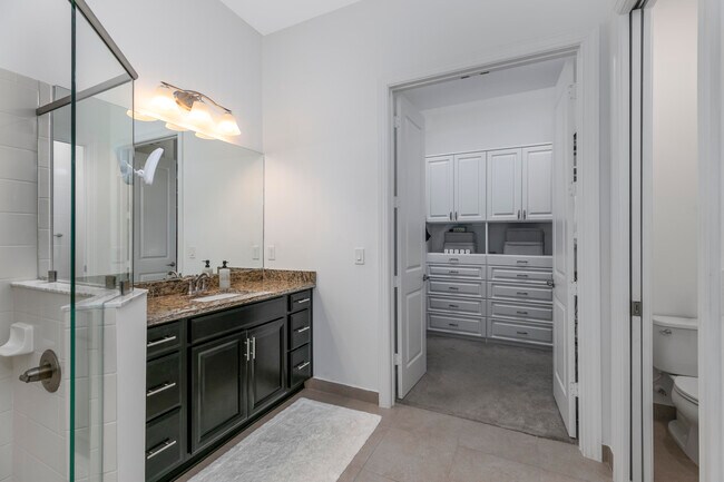 Building Photo - 4660 SW Ardsley Dr