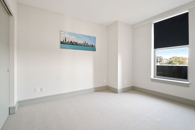 Building Photo - Mod-o Condo
