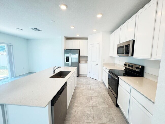 Building Photo - Single Family 4 Bedroom Home for Rent