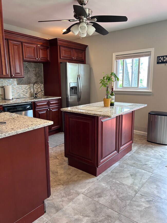 Building Photo - 42 Ella St