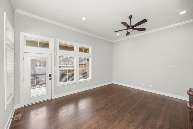 Building Photo - 505A Moore Ave