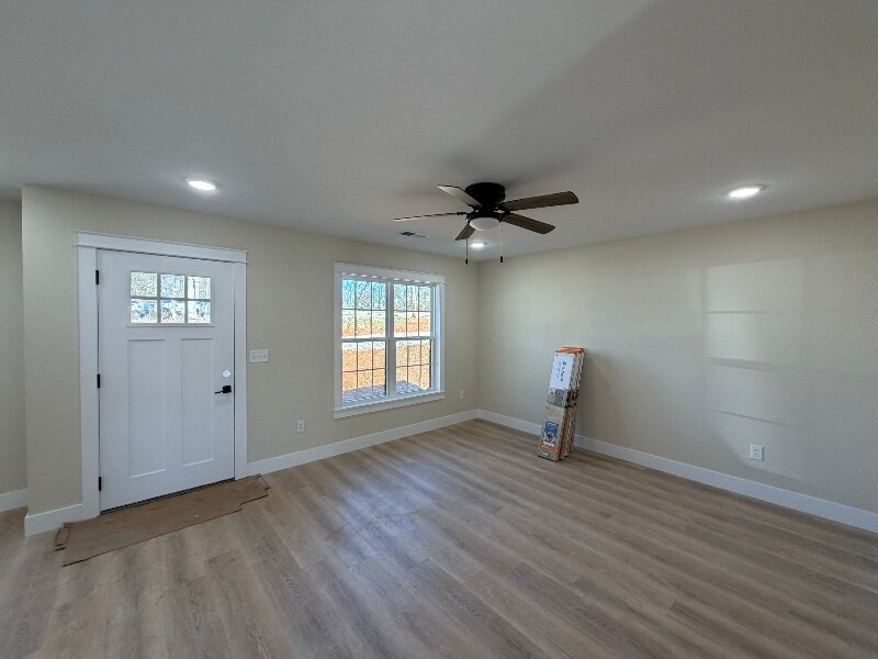 Building Photo - 807 Hillcrest Dr