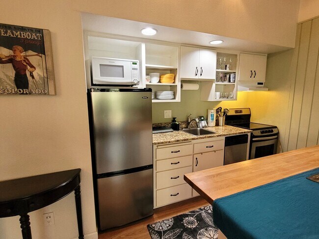 Building Photo - Mt. Bachelor Village Condo #207