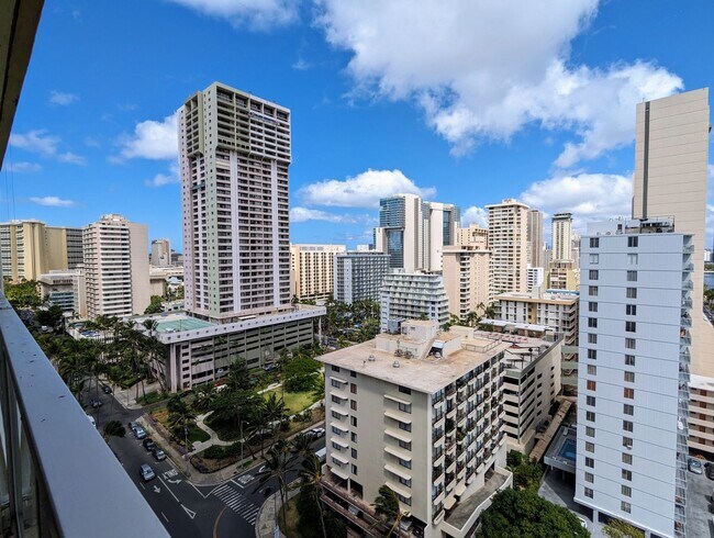 Building Photo - Island Colony 1-Bed 1-Bath, Sweeping Mount...