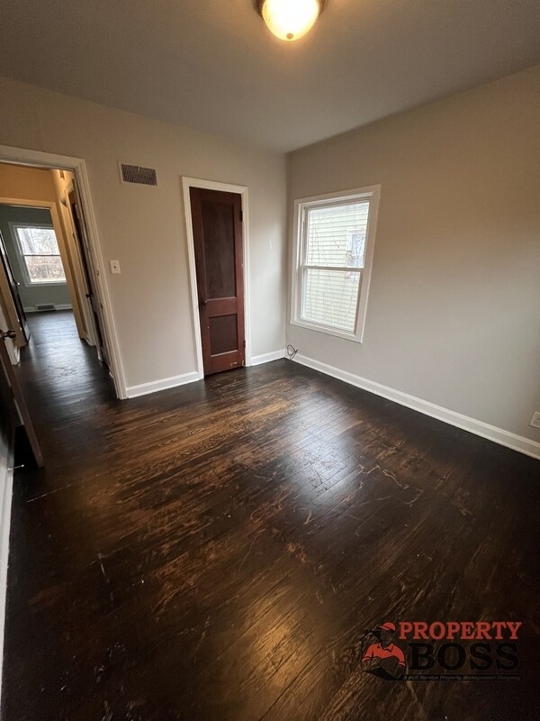 Building Photo - 353 S Hamilton St