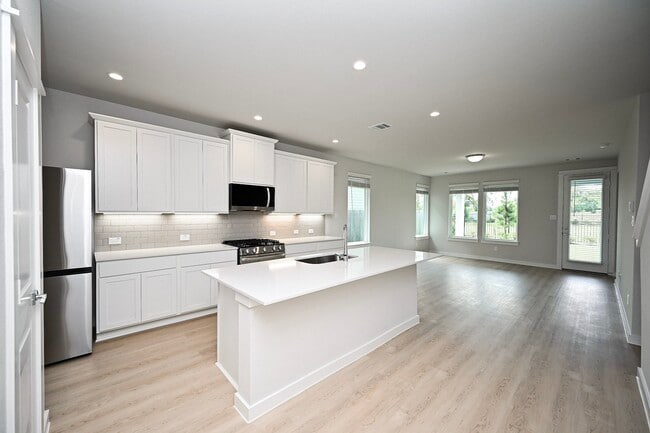 Building Photo - 33019 School Hl Rd