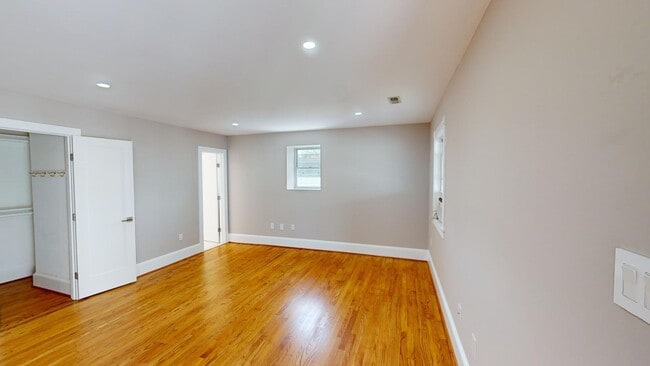 Building Photo - 911 Monroe St NW