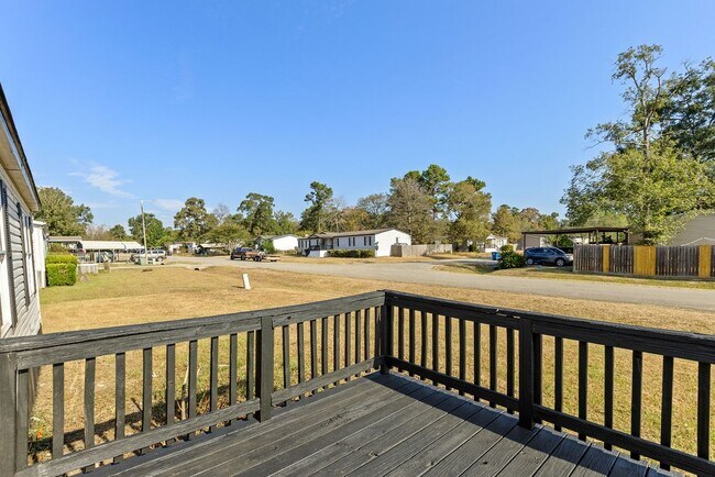 Building Photo - 182 Carmen Blvd