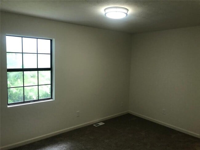 Building Photo - 1448 Springleaf Cir SE