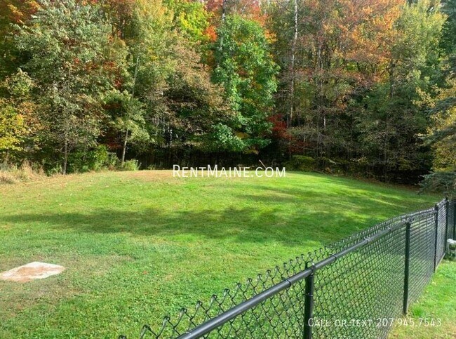 Building Photo - 841 Eastern Ave