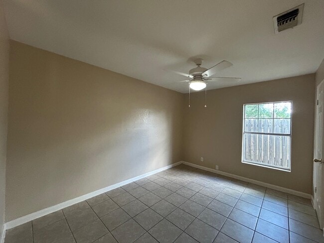 Building Photo - 8623 Oakridge Loop