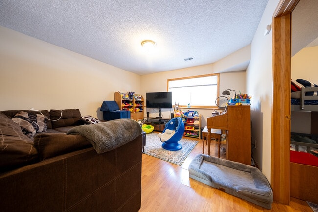 Building Photo - 15124 Cimarron Way