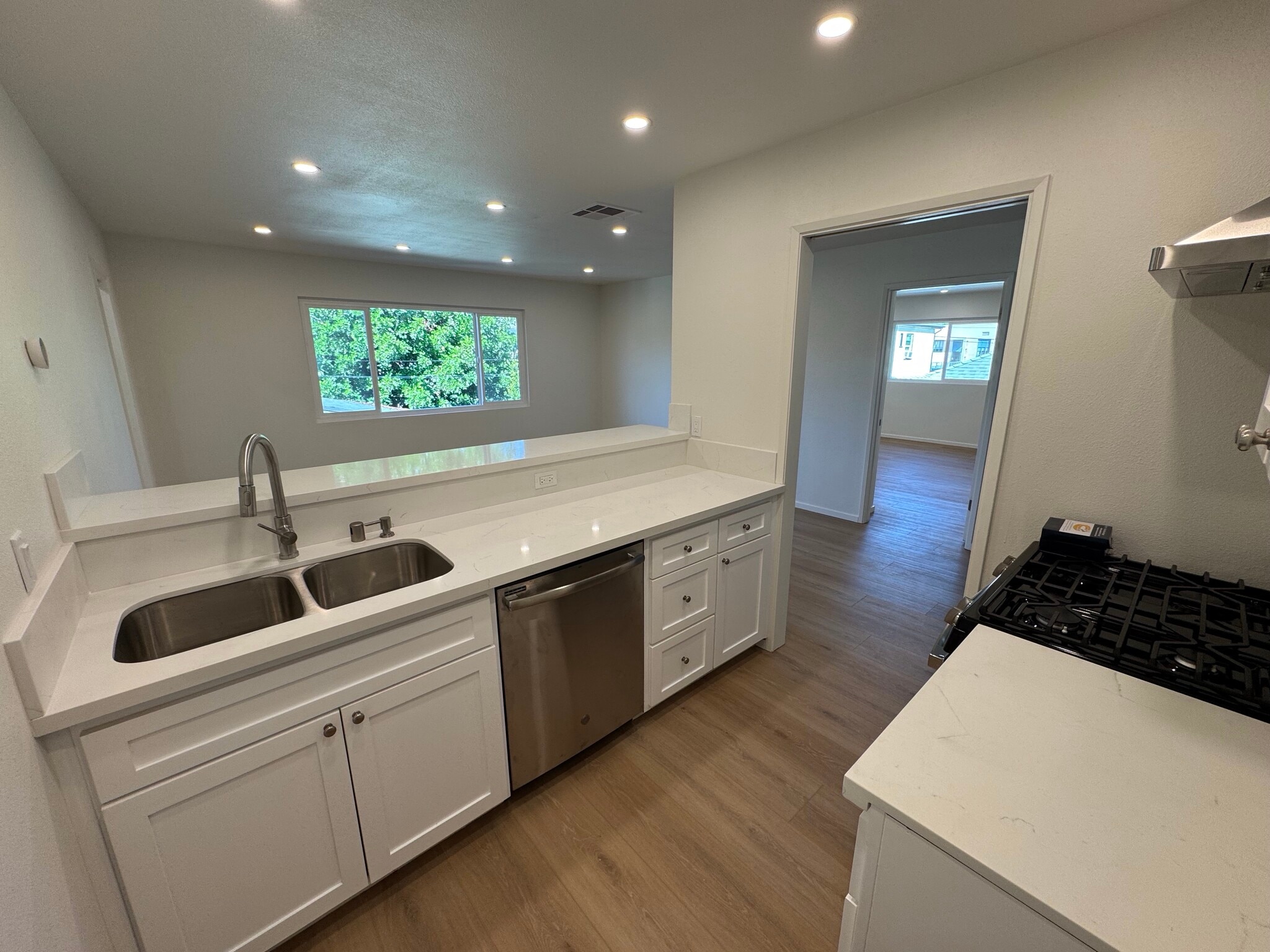 Building Photo - 517 Geneva St