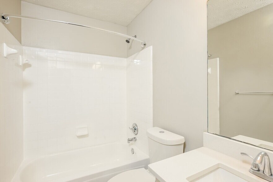 Building Photo - 2092 Wedgewood Dr