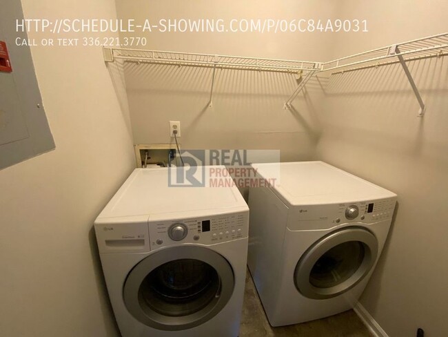 Building Photo - Pristine 2 Bed / 2 Bath Condo on Glendale ...
