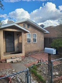 Building Photo - Historic Bungalow House 2/bd 1/ba 730/sf