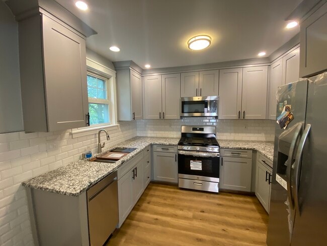 Building Photo - 6903 Buckingham Pl