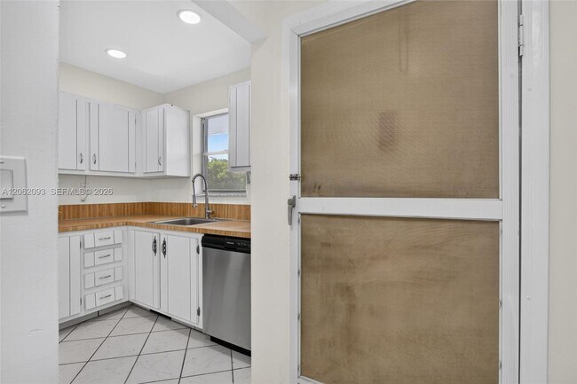 Building Photo - 6080 NW 44th St