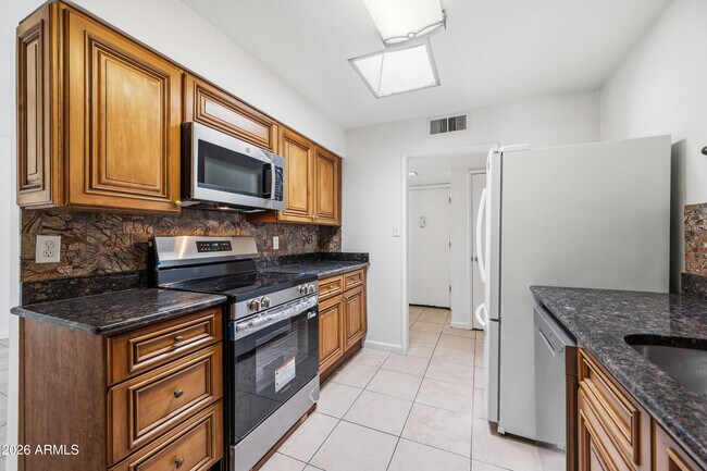 Building Photo - 12422 N Cherry Hills Dr E
