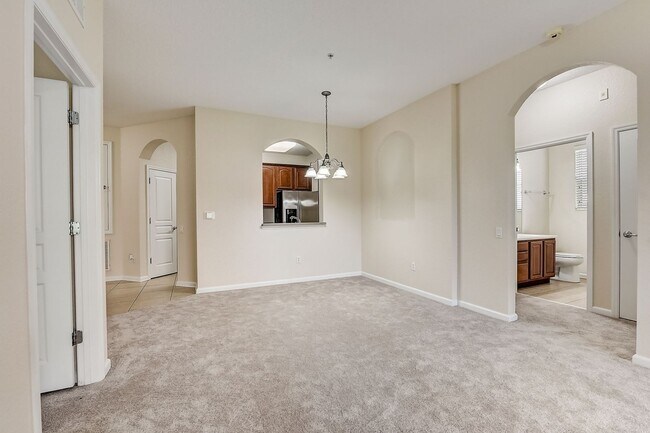 Building Photo - Beautifully Maintained 3-Bedroom, 2-Bathro...
