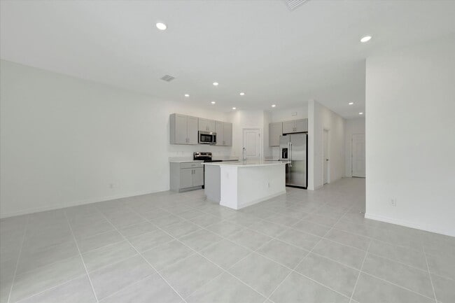 Building Photo - New - Never Lived In Townhome - Lakewood R...