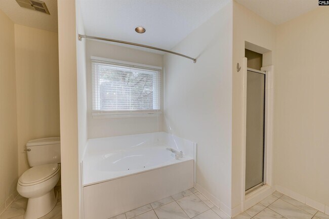 Building Photo - 112 Woodlands W